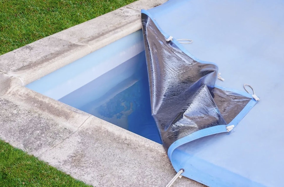 Pool filter cleaning and replacement service in La Mirada, CA